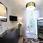 Reno 4*
